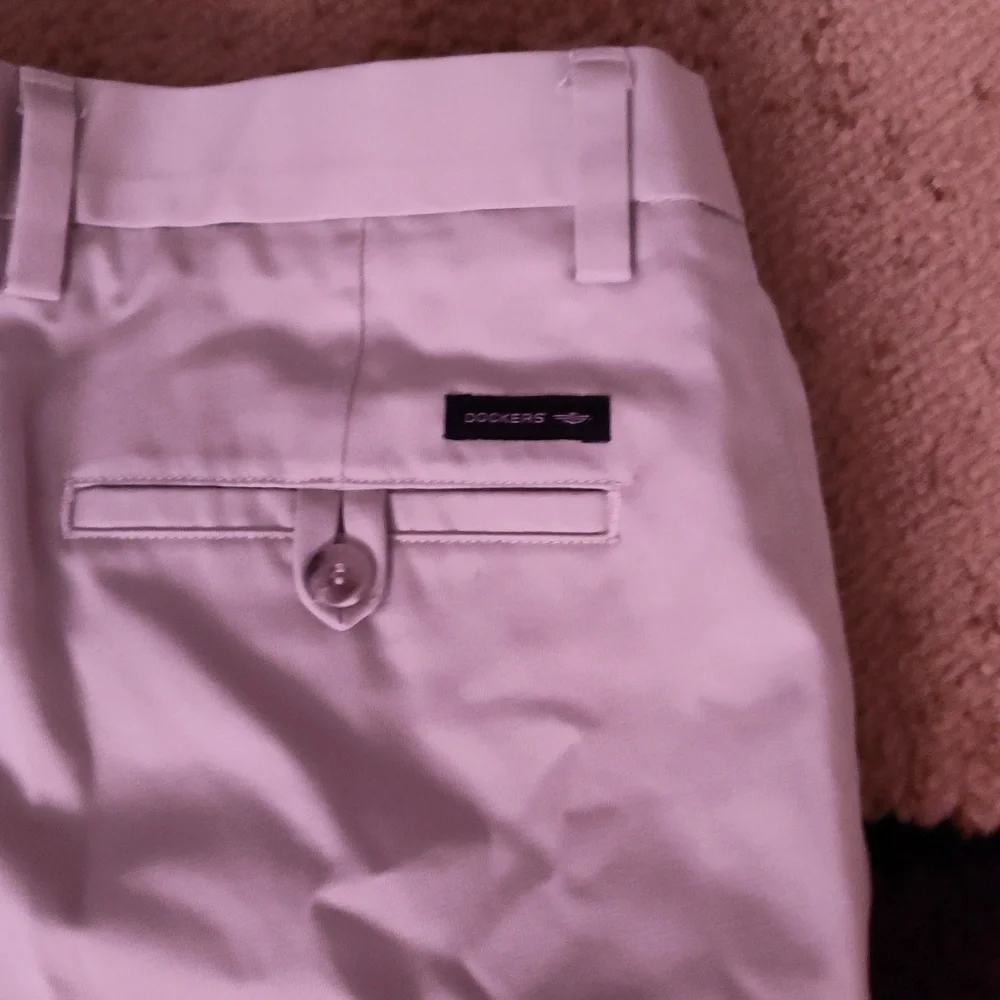 Dockers - Picture 4 of 4